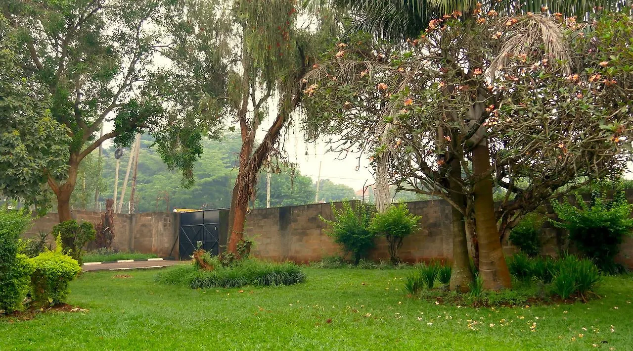 Muyenga Garden House Panzió Kampala